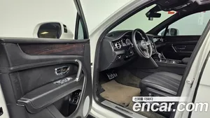 Bentley Bentayga, 2019 — миниатюра 10