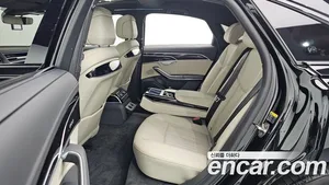 Audi A8, 2023 — миниатюра 12