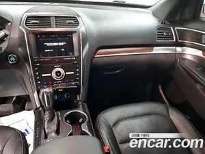 Ford Explorer, 2019 — миниатюра 9
