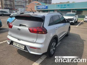 Kia Niro, 2018 — миниатюра 5
