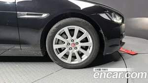 Jaguar XE, 2018 — миниатюра 5