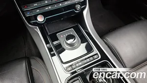 Jaguar XE, 2018 — миниатюра 9