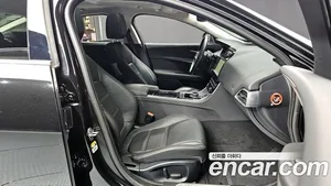 Jaguar XE, 2018 — миниатюра 10
