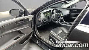 Jaguar XE, 2018 — миниатюра 11