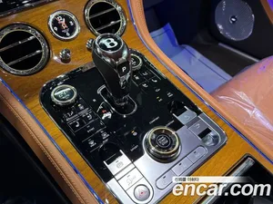 Bentley Continental, 2020 — миниатюра 10