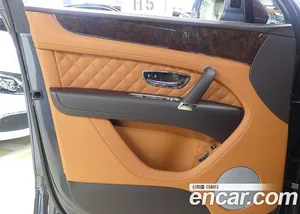Bentley Bentayga, 2017 — миниатюра 11