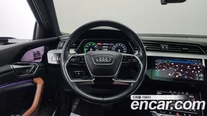 Audi e-tron, 2021 — миниатюра 13