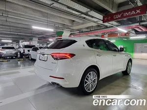 Maserati Levante, 2022 — миниатюра 4