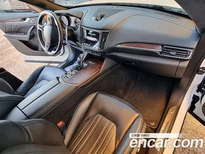 Maserati Levante, 2022 — миниатюра 6