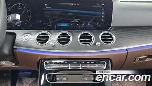 Mercedes-Benz E-Class, 2022 — миниатюра 14