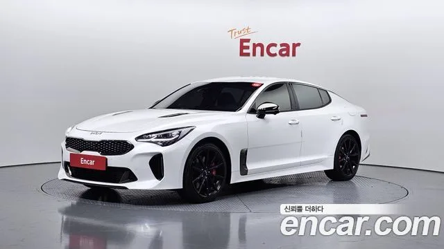 Kia Stinger, 2022 — фото автомобиля из Кореи