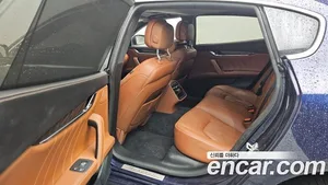 Maserati Quattroporte, 2020 — миниатюра 12