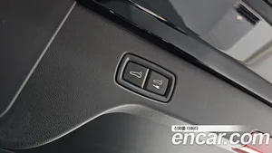 Porsche Macan, 2025 — миниатюра 19