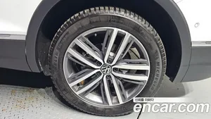 Volkswagen Tiguan, 2023 — миниатюра 5