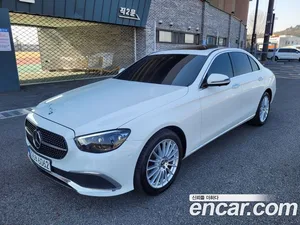 Mercedes-Benz E-Class, 2022 — миниатюра 1