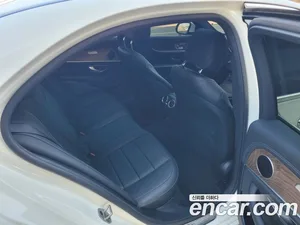 Mercedes-Benz E-Class, 2022 — миниатюра 12