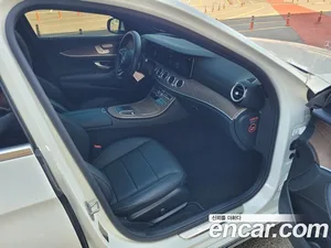Mercedes-Benz E-Class, 2022 — миниатюра 13