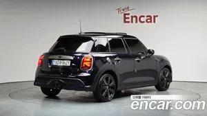Mini Cooper, 2023 — миниатюра 1