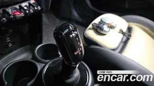 Mini Cooper, 2023 — миниатюра 8