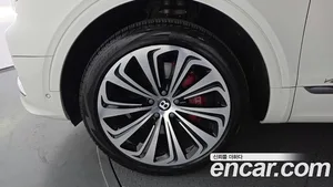 Bentley Bentayga, 2022 — миниатюра 5