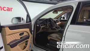 Bentley Bentayga, 2022 — миниатюра 10