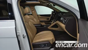 Bentley Bentayga, 2022 — миниатюра 11