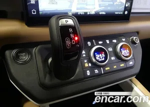 Land Rover Defender, 2025 — миниатюра 9