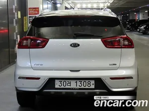 Kia Niro, 2017 — миниатюра 5