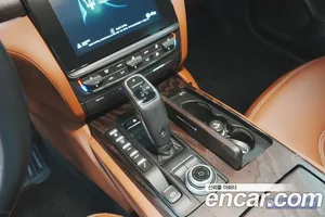 Maserati Quattroporte, 2020 — миниатюра 9