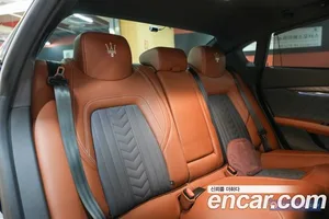 Maserati Quattroporte, 2020 — миниатюра 17