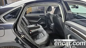 Volkswagen Passat, 2018 — миниатюра 17