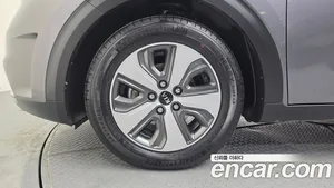 Kia Niro, 2017 — миниатюра 5