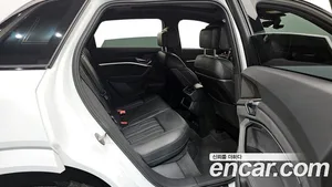 Audi e-tron, 2022 — миниатюра 12
