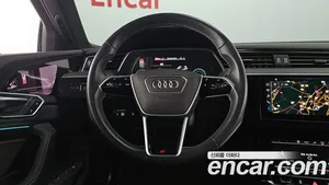 Audi e-tron, 2022 — миниатюра 13