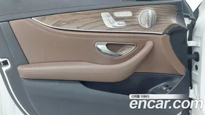 Mercedes-Benz E-Class, 2023 — миниатюра 9