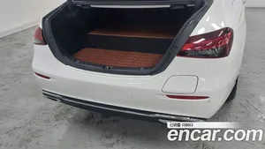 Mercedes-Benz E-Class, 2023 — миниатюра 11
