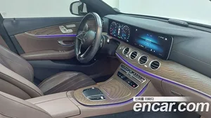 Mercedes-Benz E-Class, 2023 — миниатюра 13