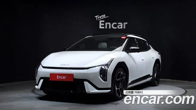 Kia EV4, 2026 — фото автомобиля из Кореи