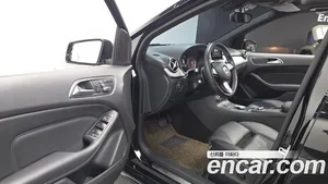Mercedes-Benz B-Class, 2017 — миниатюра 11