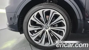 Bentley Bentayga, 2025 — миниатюра 5