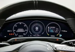 Porsche Taycan, 2023 — миниатюра 15