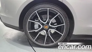 Porsche Taycan, 2024 — миниатюра 5