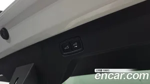 Porsche Macan, 2025 — миниатюра 15