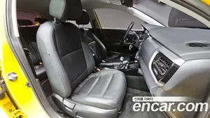 Kia Stonic, 2018 — миниатюра 10