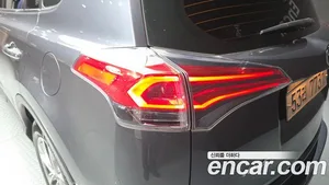Toyota RAV4, 2018 — миниатюра 9