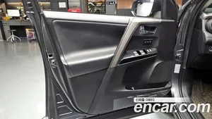 Toyota RAV4, 2018 — миниатюра 14