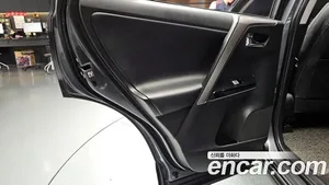 Toyota RAV4, 2018 — миниатюра 15