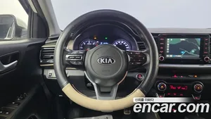 Kia Stonic, 2017 — миниатюра 14
