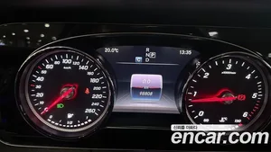 Mercedes-Benz E-Class, 2017 — миниатюра 8