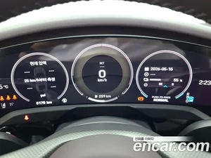 Porsche Taycan, 2025 — миниатюра 8